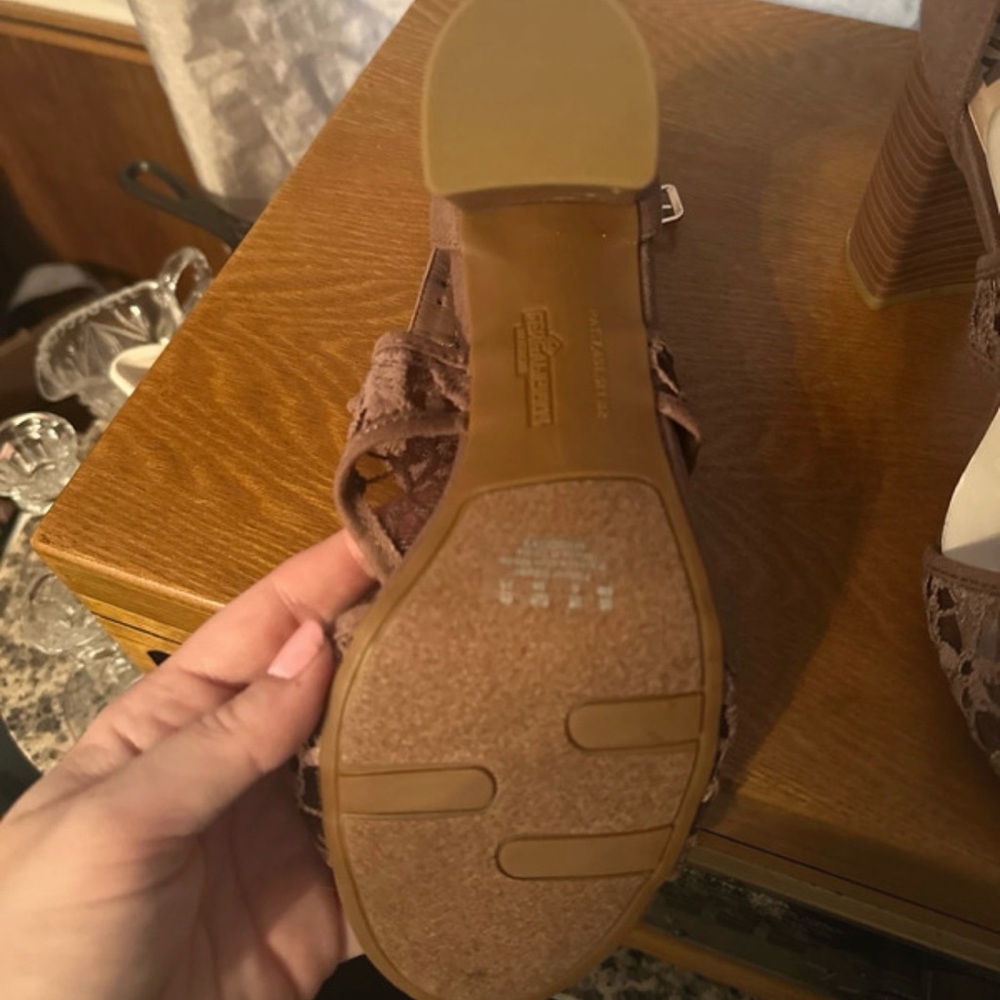 Heels - Picture 2 of 2